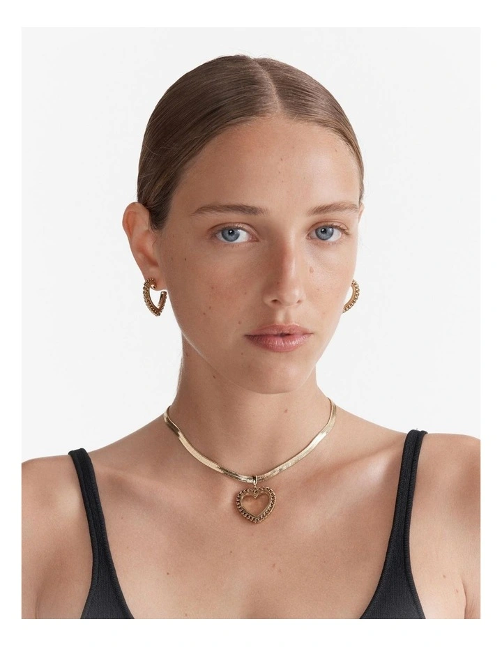 Chained Heart Choker Necklace in Gold