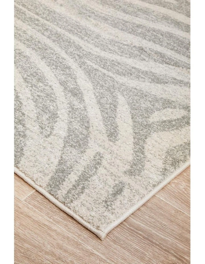Chrome Savannah Rug in Silver