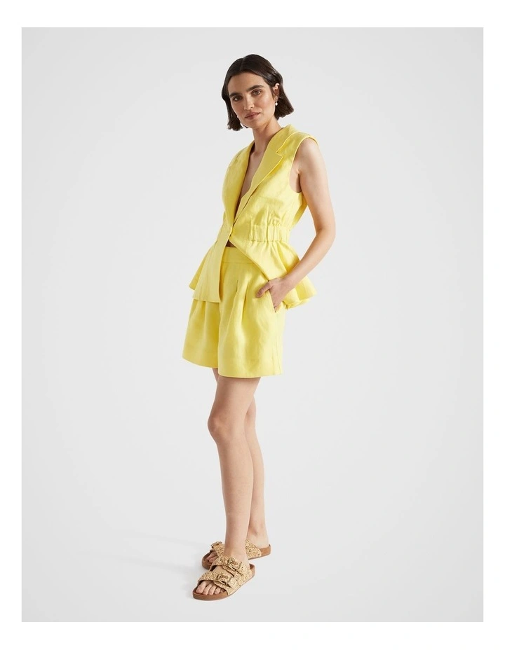 Linen Mid Length Short in Lemon Drop
