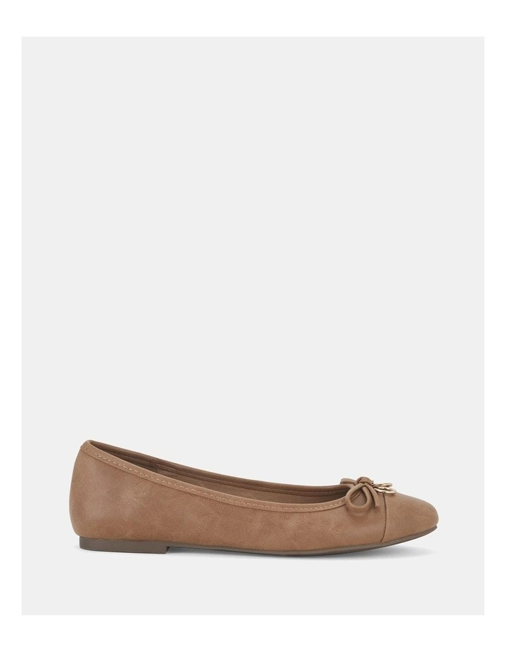 Captive Ballet Flats in Tan