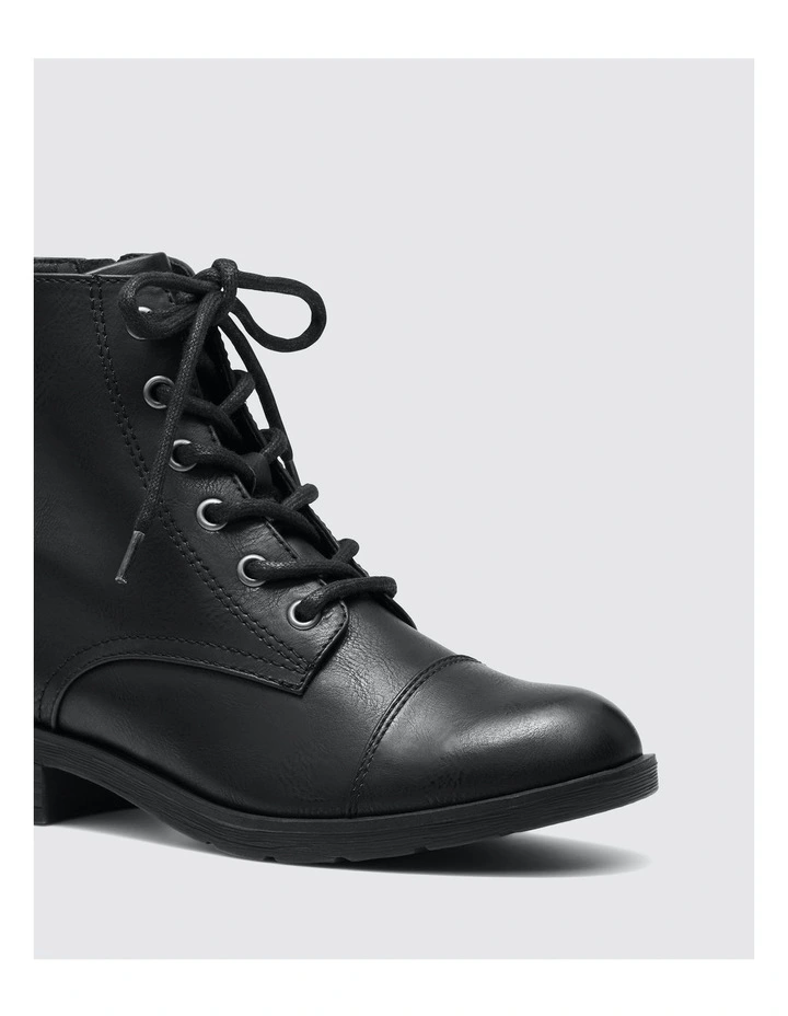 Kaitlynn Boot in Black