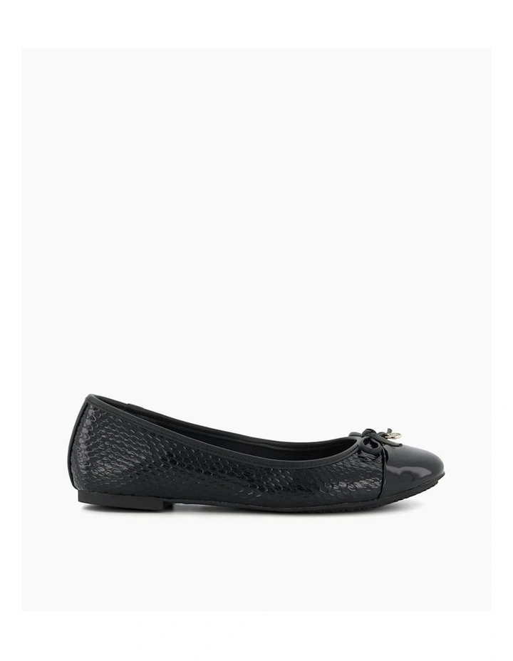 Hallo Flat in Black