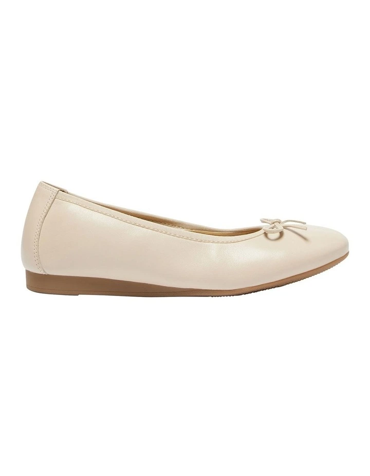Belamy Flat Shoes in Nude Leather