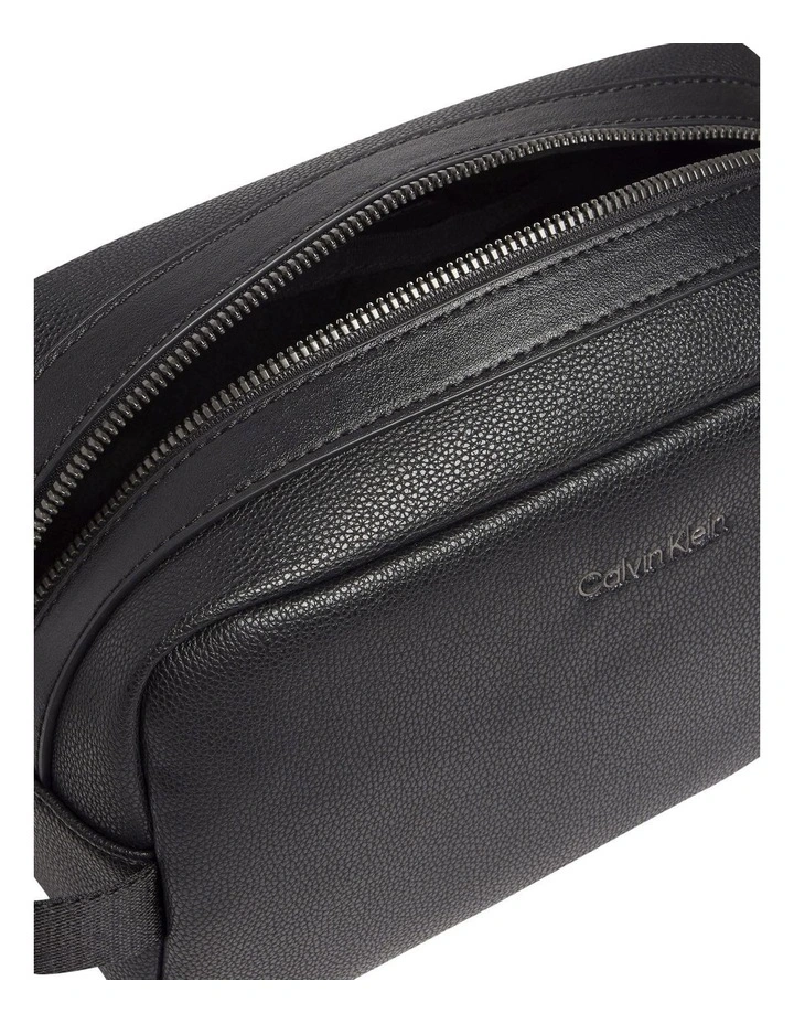 Warmth Washbag in Black