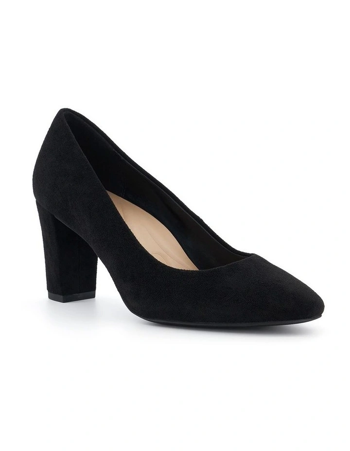 Birdie Pump in Black