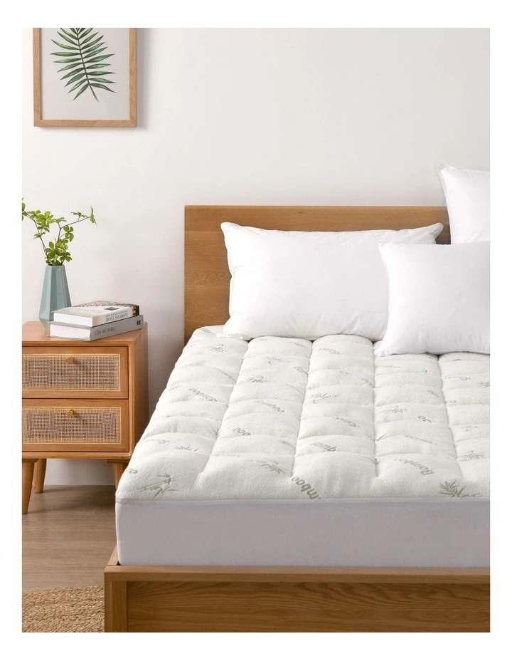 1000GSM Bamboo Covered Ball Fibre Mattress Topper in White