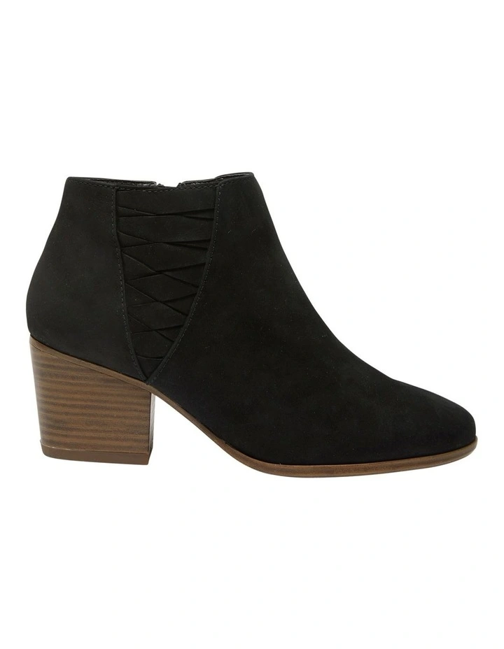 Quarry Leather Boots in Black Nubuck