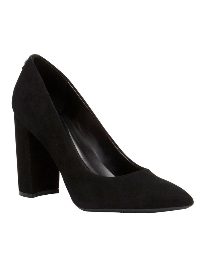 Astoria Pumps in Black