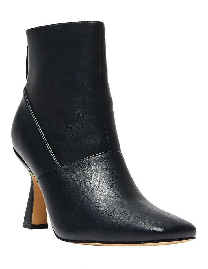 Lina Boots in Black