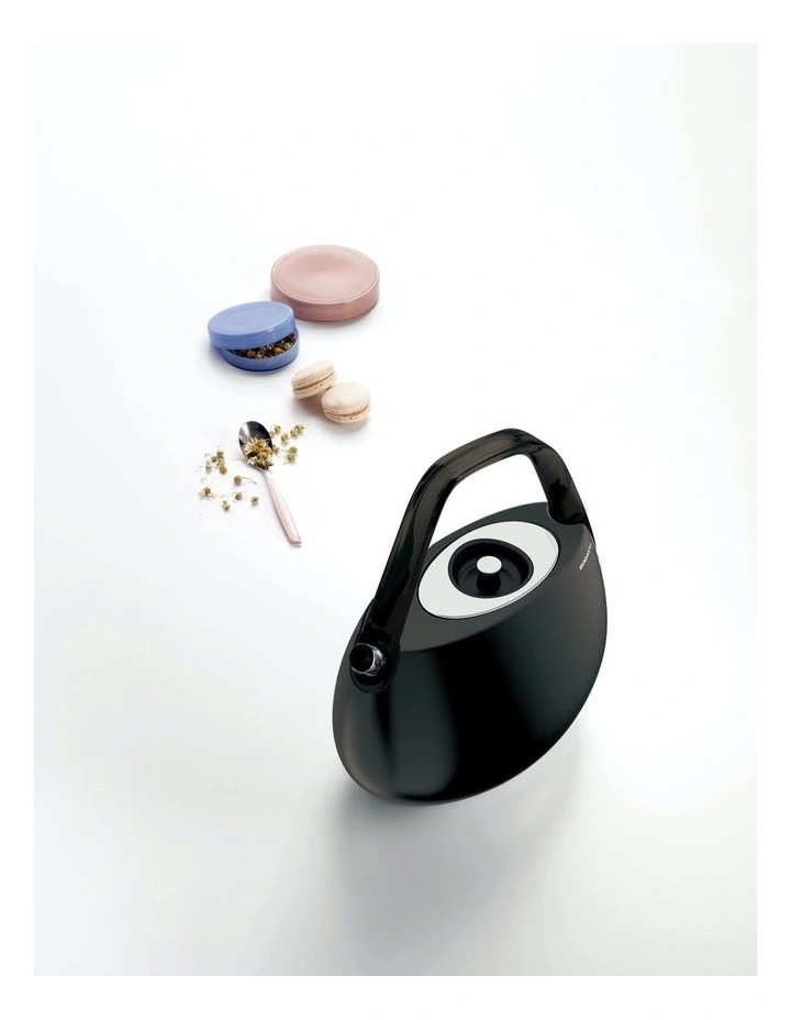 Jacqueline Kettle Smoky Handle in Black