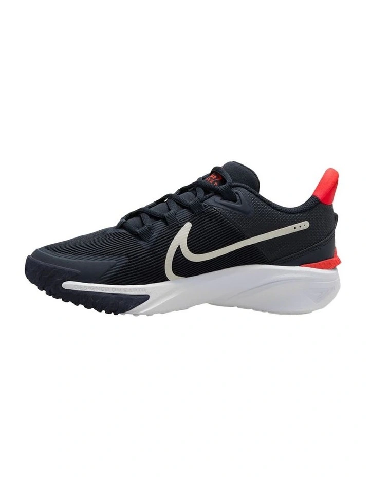 Star Runner 4 Nn Grade School Sport Shoes in Black