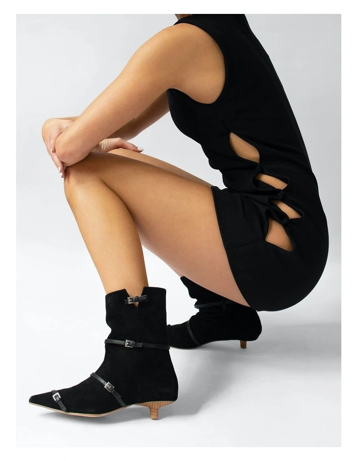Fai Ankle Boots in Black