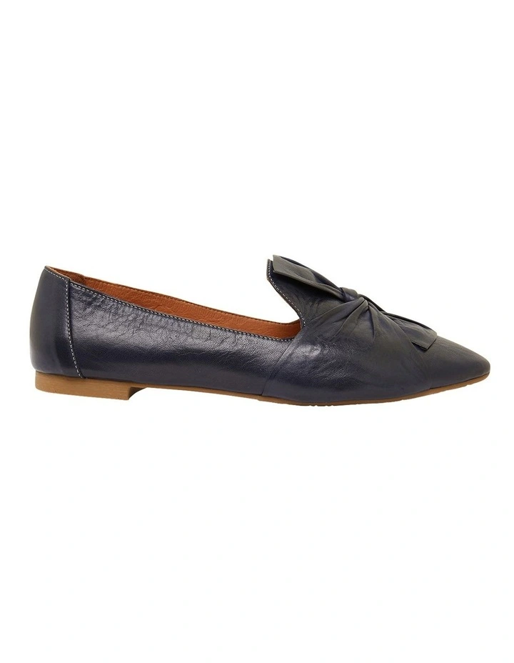 Rosco Flat Shoes in Navy Leather