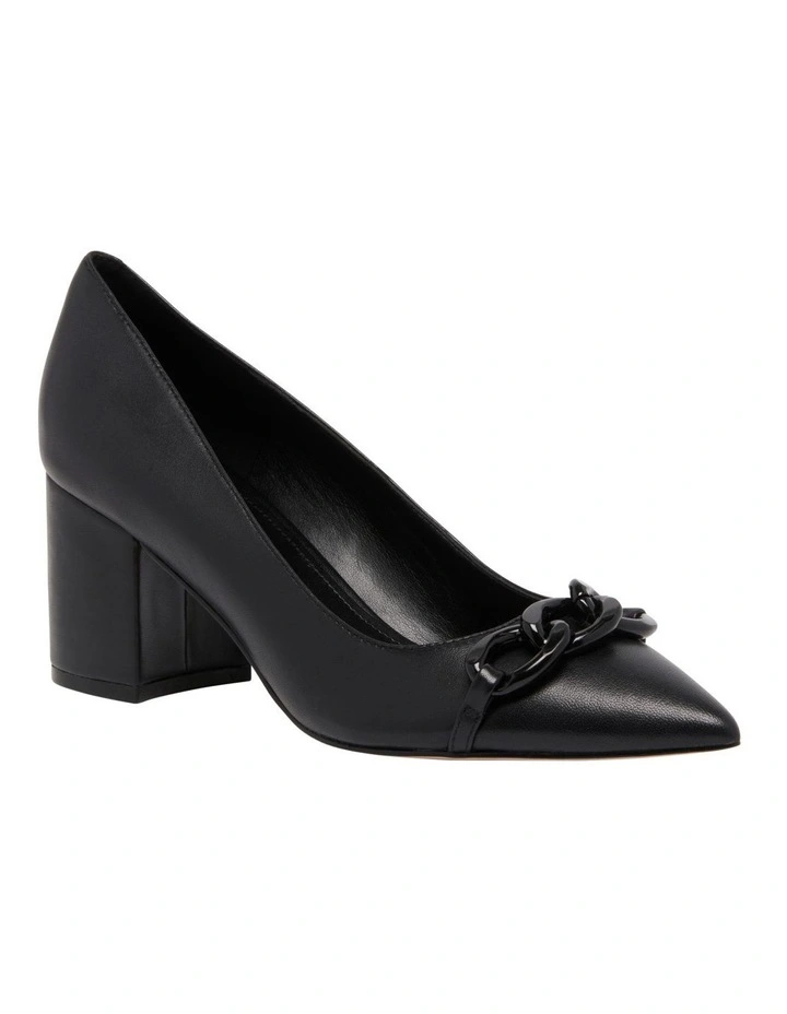 Jezzie Pump in Black