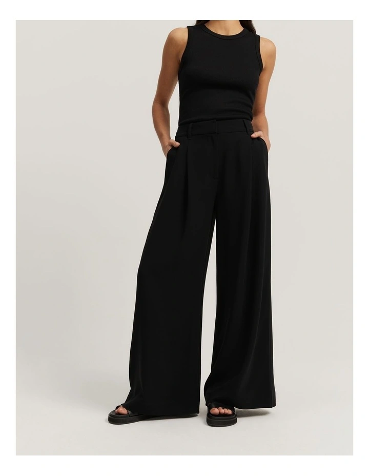 Soft Pleat Pant in Black