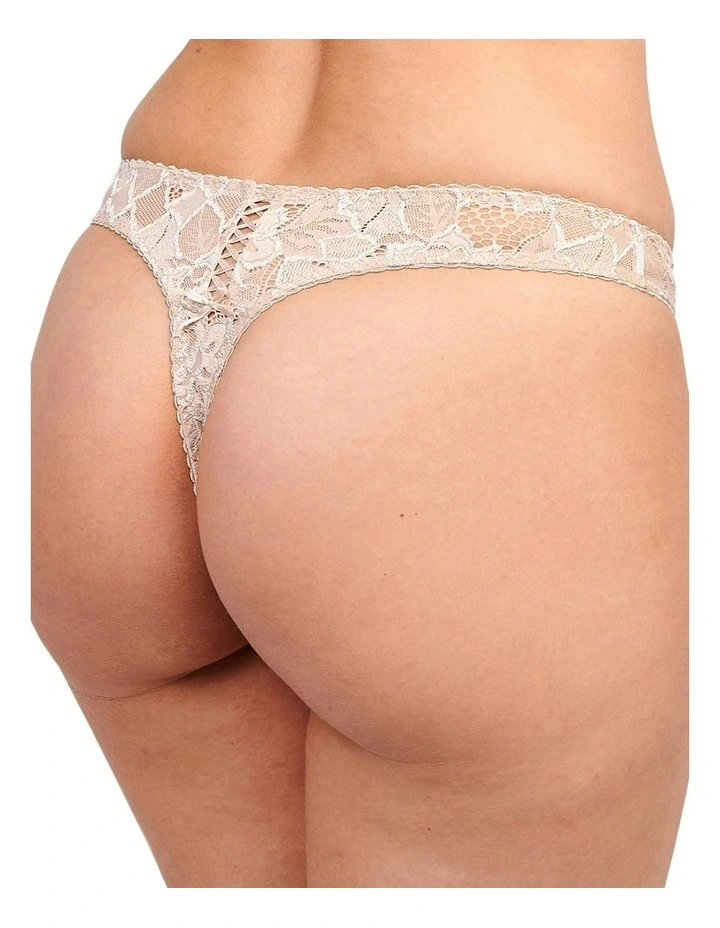Arum Low Rise Scalloped Lace Thong in Skin