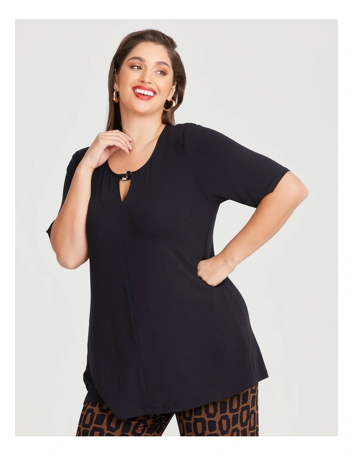 Keyhole Detail Natural Top in Black