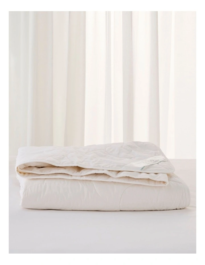 Lightweight Cotton Quilt in White