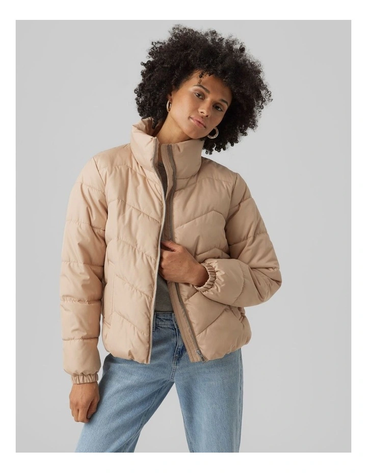 Liga Cropped Puffer Jacket in Nomad