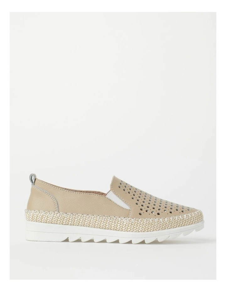Capricorn Beige Leather Flat Shoe