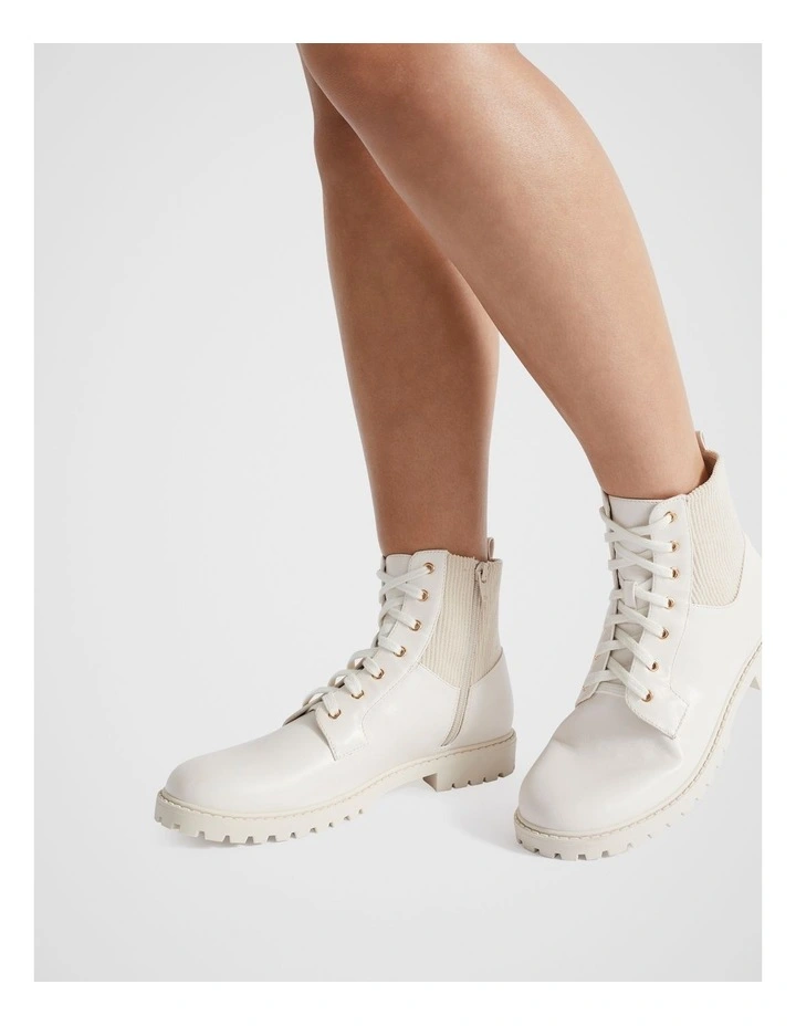 Hiking Boot in Creme