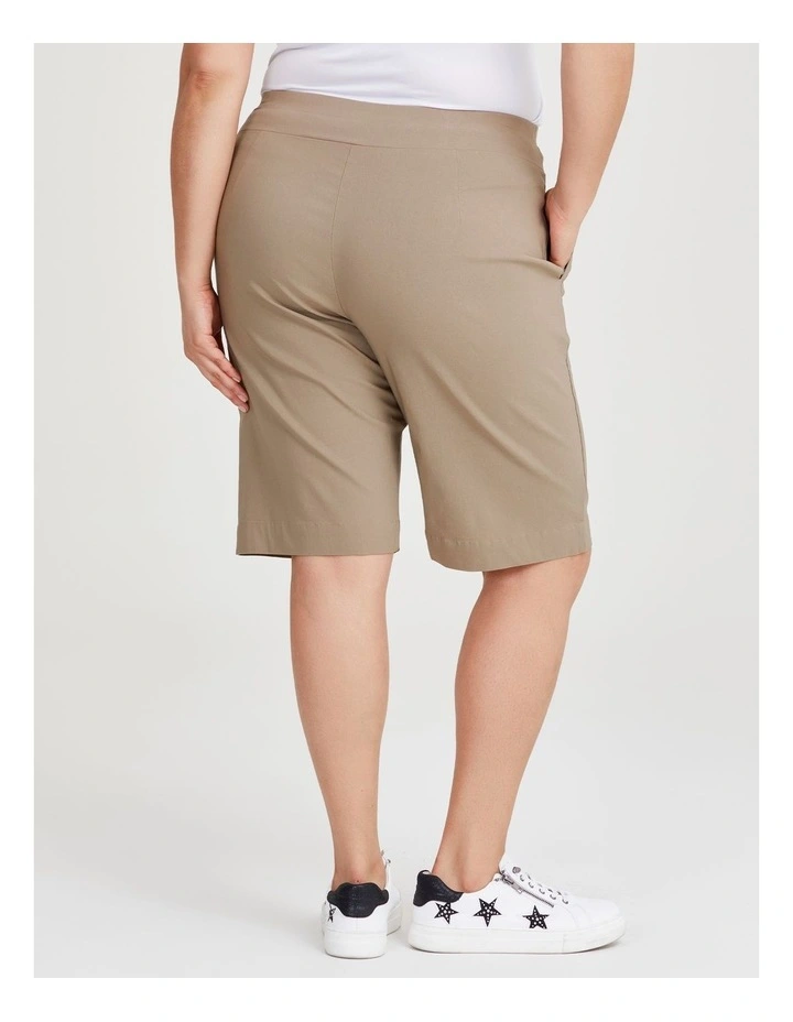 Expose Short in Chino