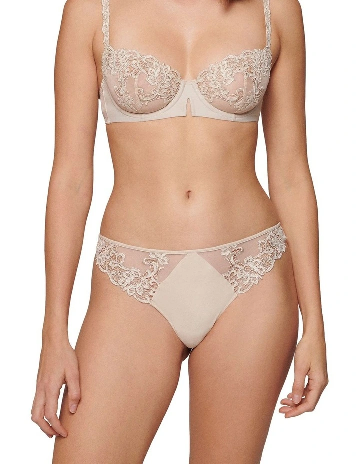 Saga Thong in Beige