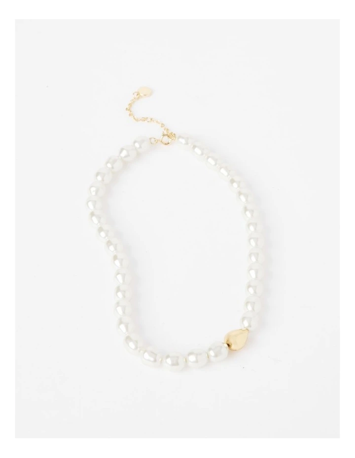 Pearl Necklace in Pearl