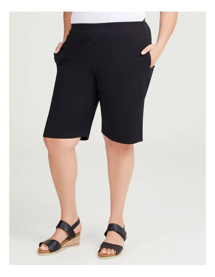Expose Shorts in Black