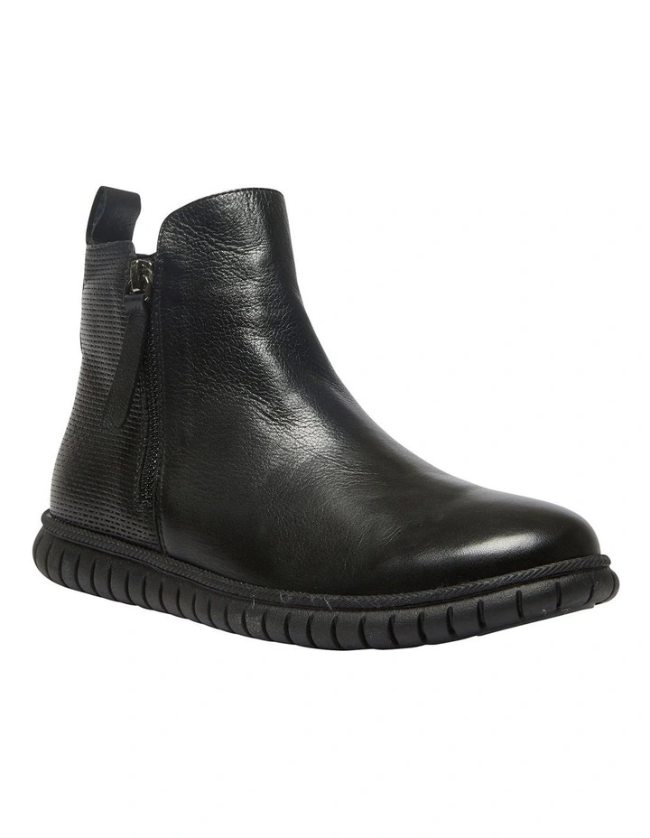 Factor Boots in Black Leather