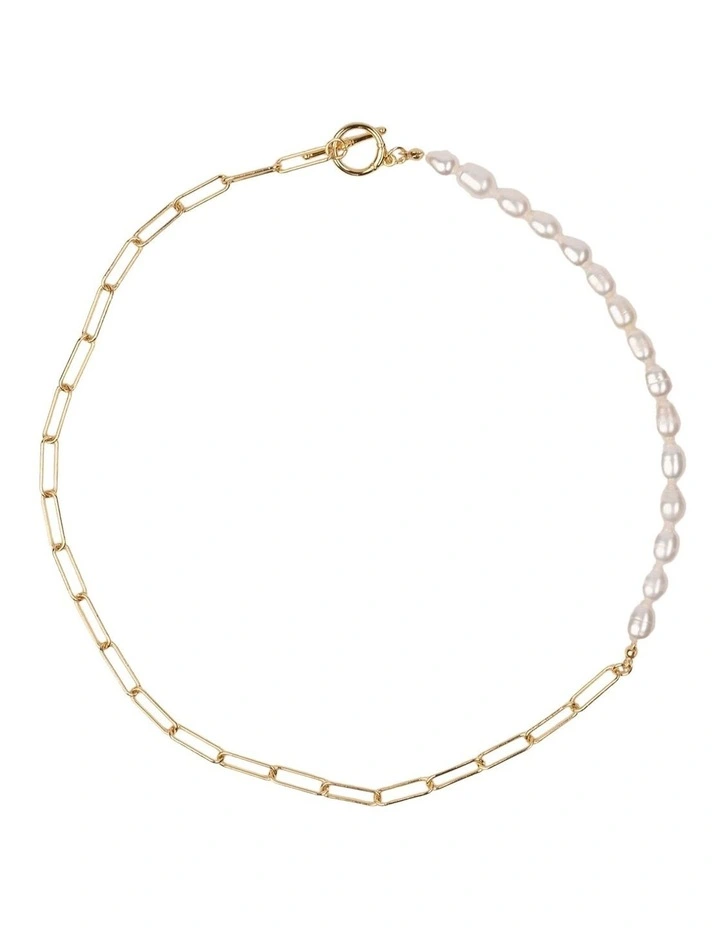 Saskia Pearl Necklace in Light Gold