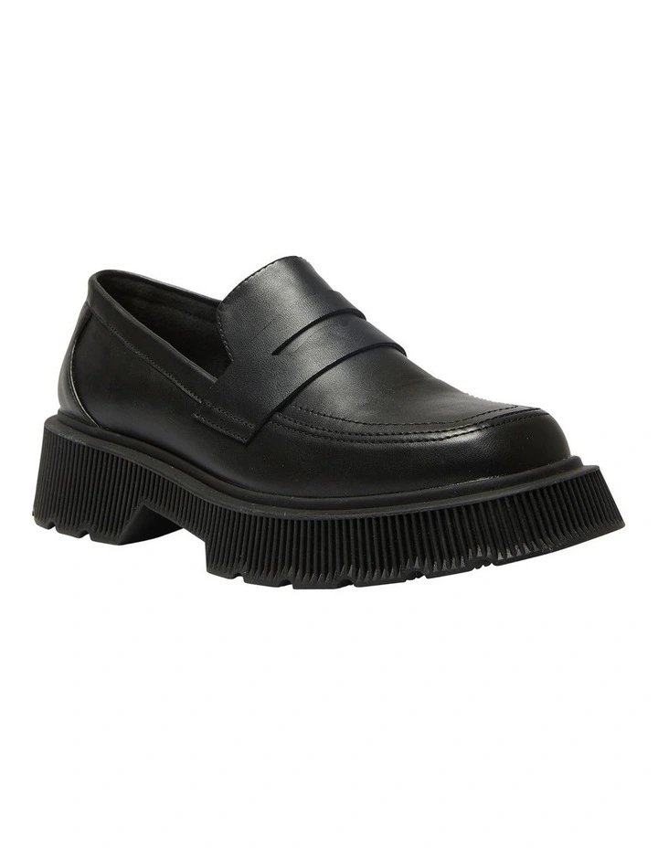 Tag Smooth Flat Shoes in Black