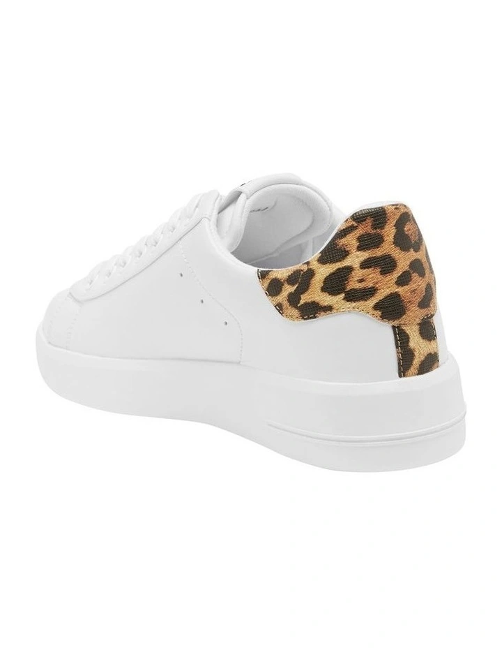 Rockyy Sneakers in White