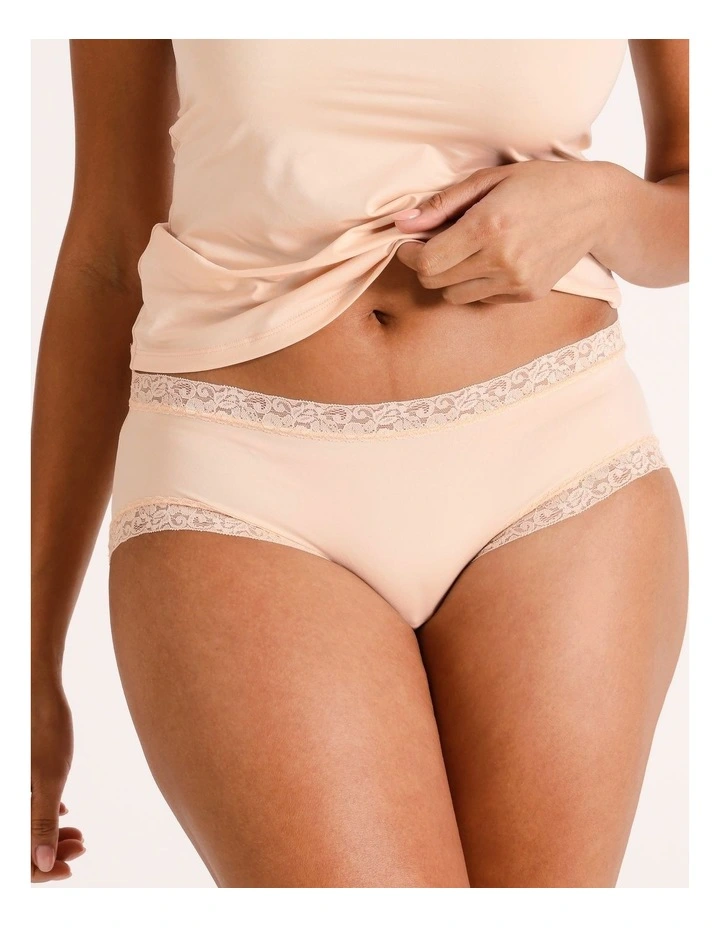 Smooth with Lace Boyleg in Beige