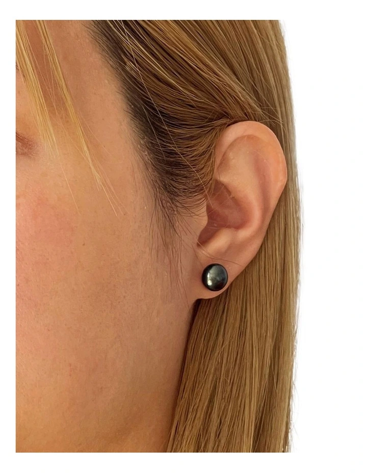 Pearl Essential Black Stud Earrings