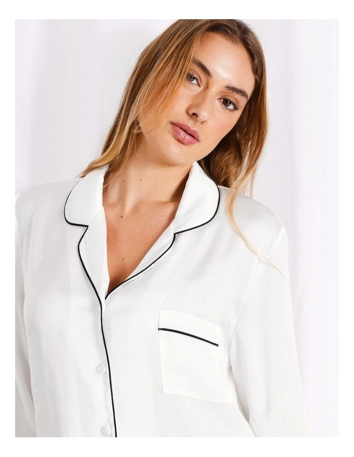 Signature Satin Long Sleeve/Short Pyjama Set in Ivory