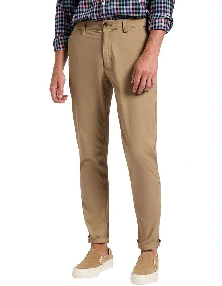 Brayden Slim Fit Chino Pant in Bister