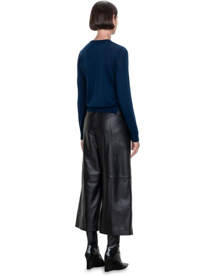 Merino Classic Sweater in Black