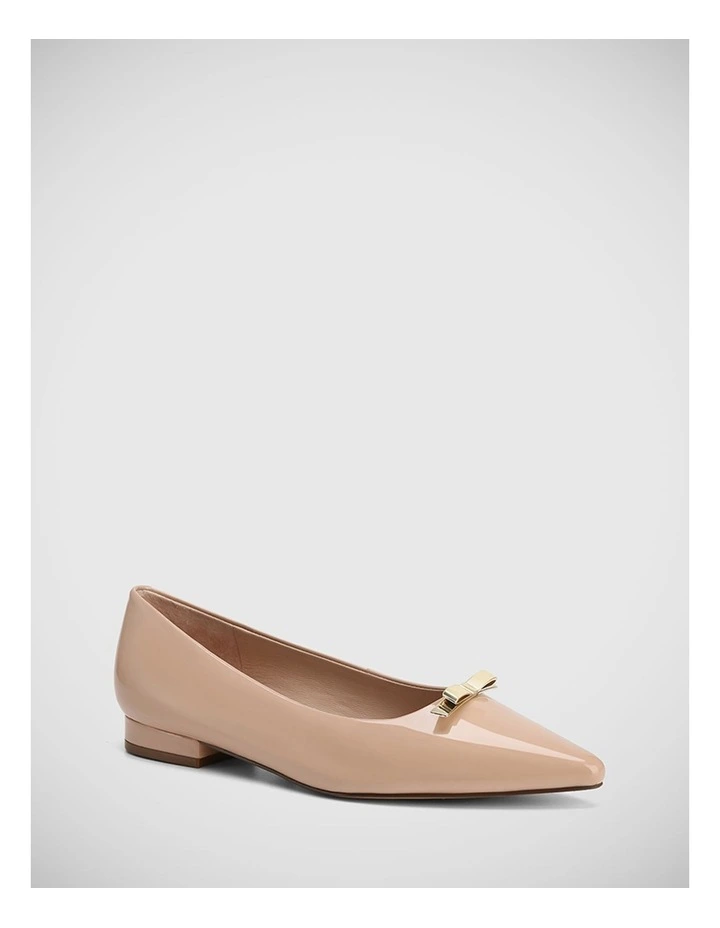 Minnie Patent Leather Flat Shoe in New Flesh