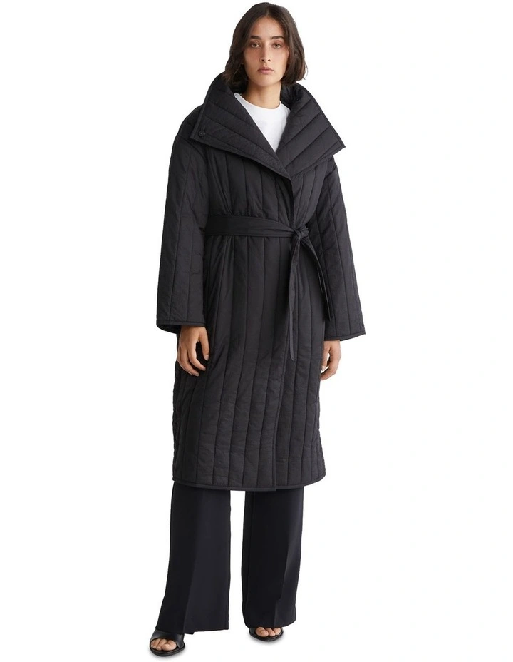 Lw Vertical Quilt Coat in Black