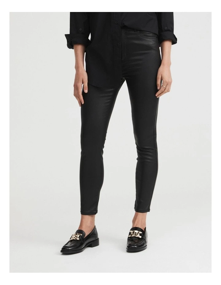 Coated 7/8 Skinny Jean in Black