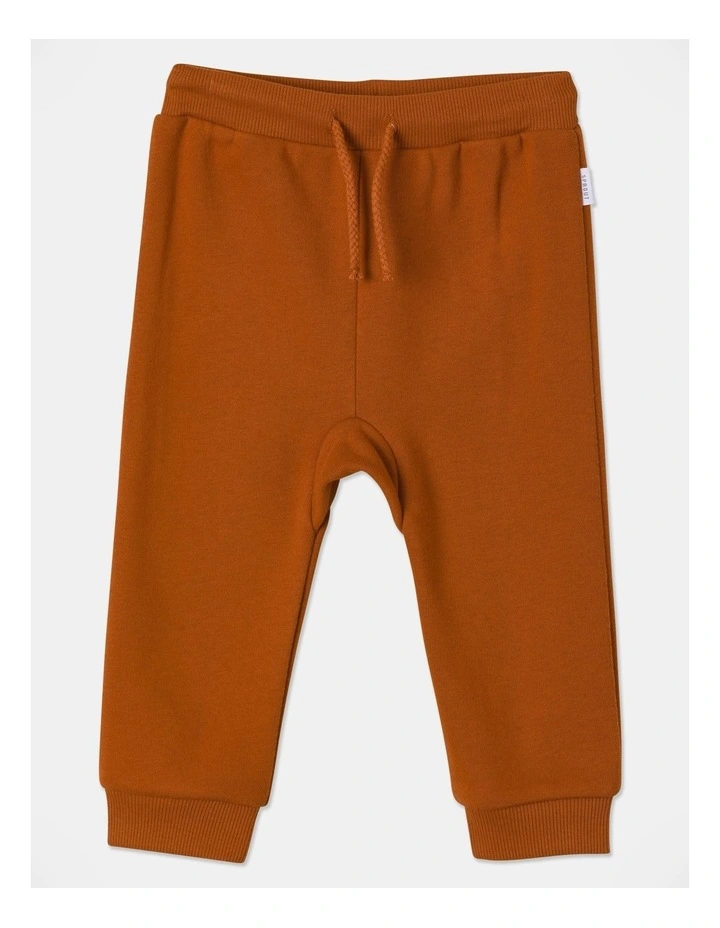 Essential Trackpant in Brown