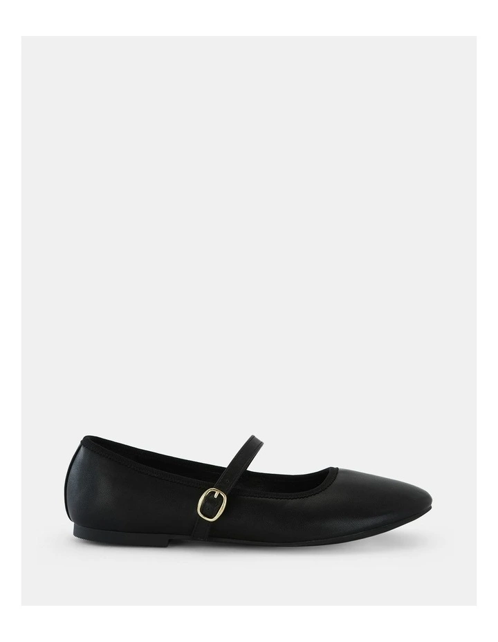 Catia Flats in Black Smooth