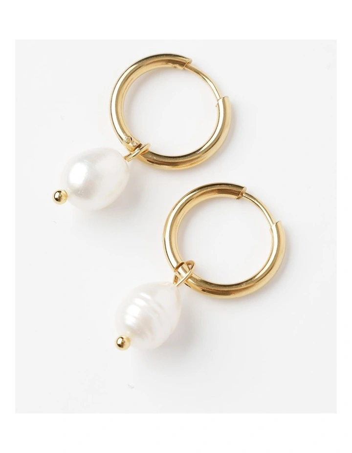 Freshwater Pearl Huggie Earring in Gold