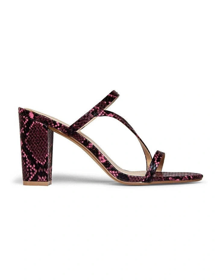 Myraa Di Pink