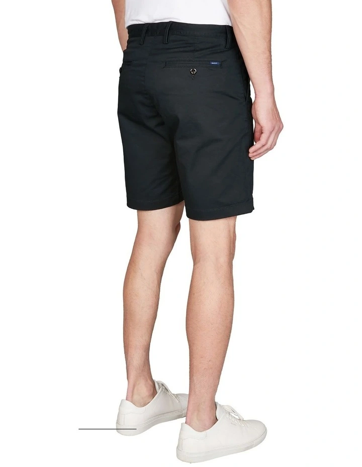 Hallden Twill Shorts in Black