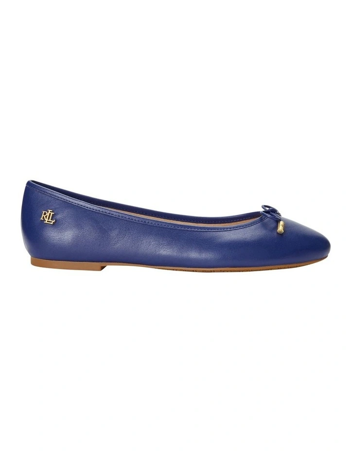 Jayna Leather Flat in Blue Yacht