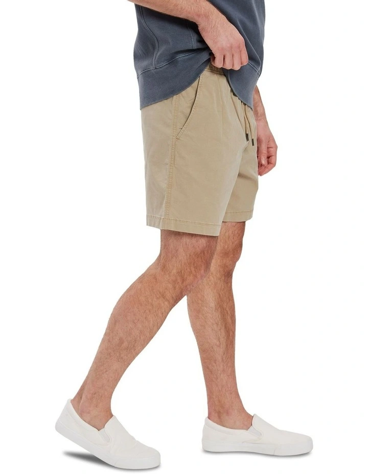 Flex 5.5" Lived-In Trekker Short in Khaki