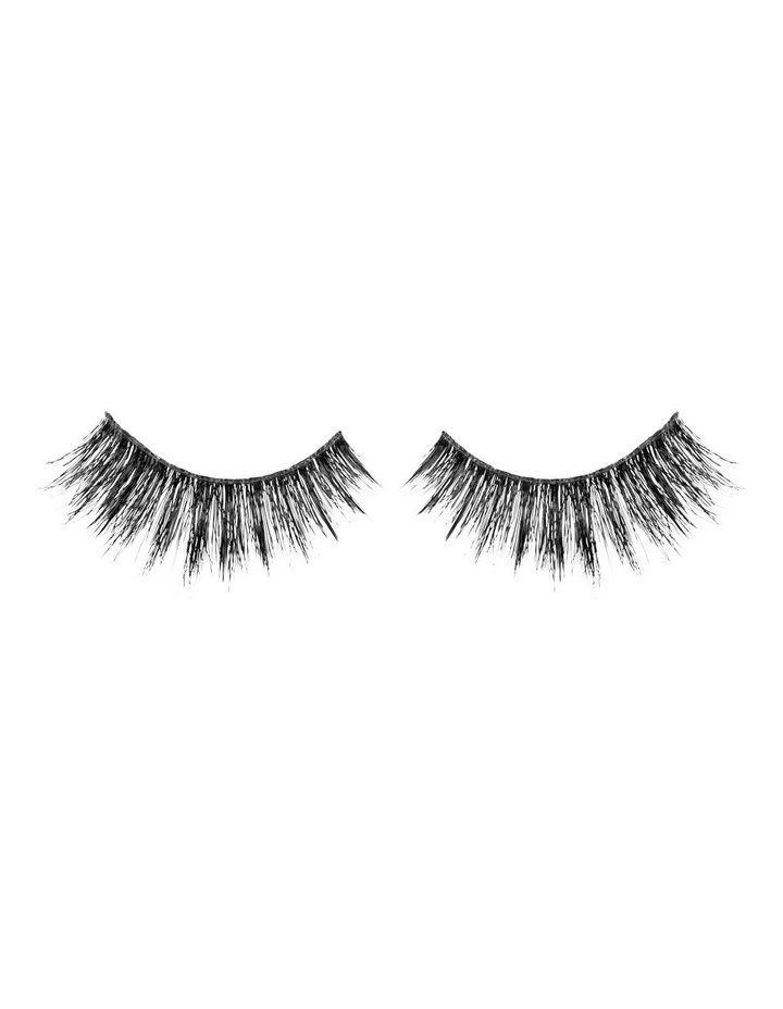 Look Real Faux Dramatic Lashes