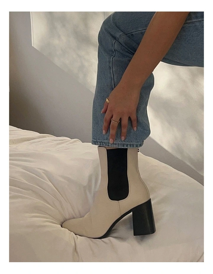 Link Chelsea Boots in Bone